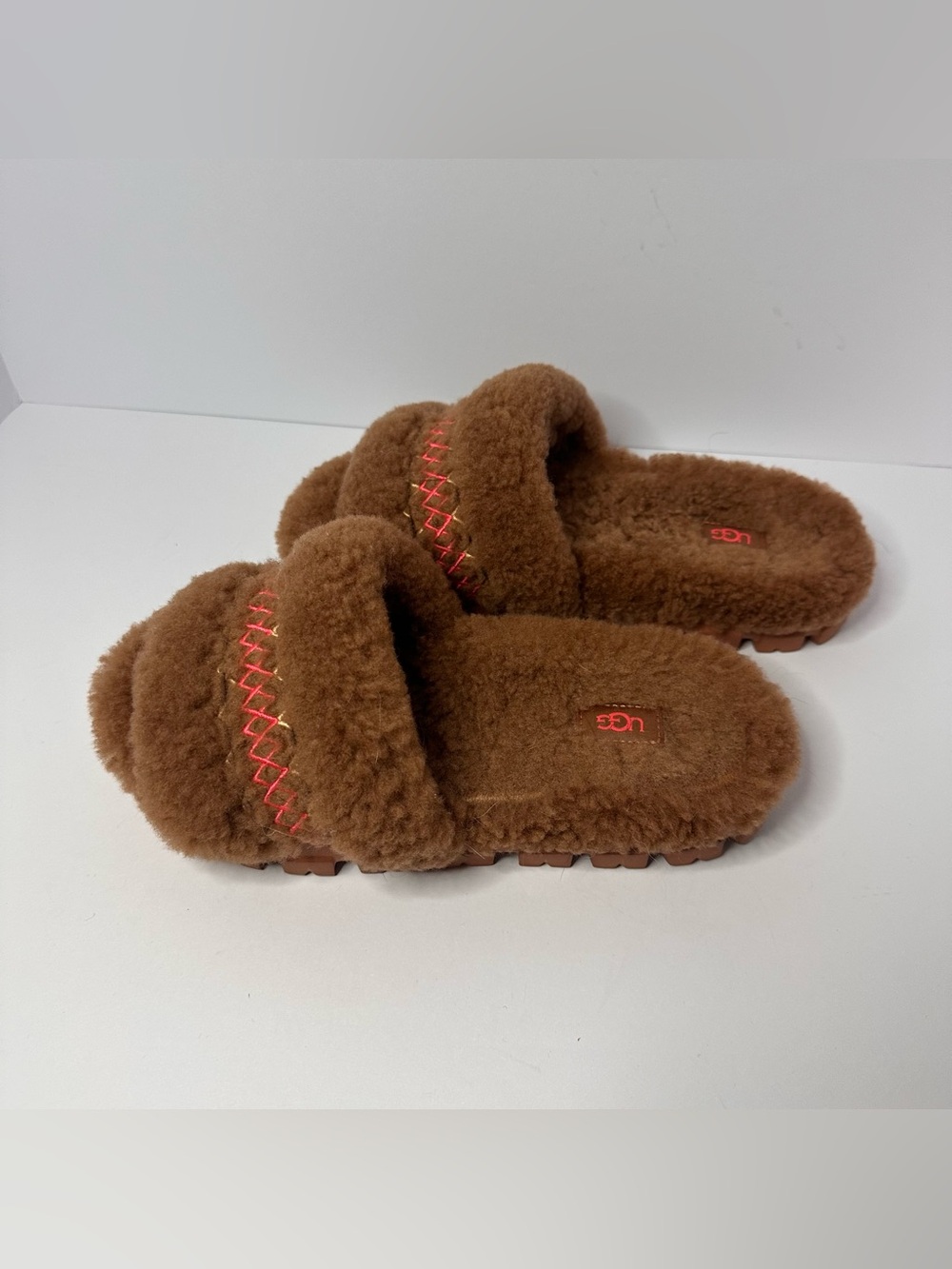 UGG Cozetta Braid Hardwood Brown Womens Size 8(see measurements in the pics!)